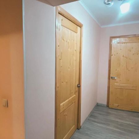 2 Комн Квартира На Новой Площади Lägenhet Alma-Ata Exteriör bild